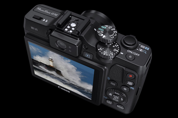 Canon PowerShot G16 con Digic 6, back LCD